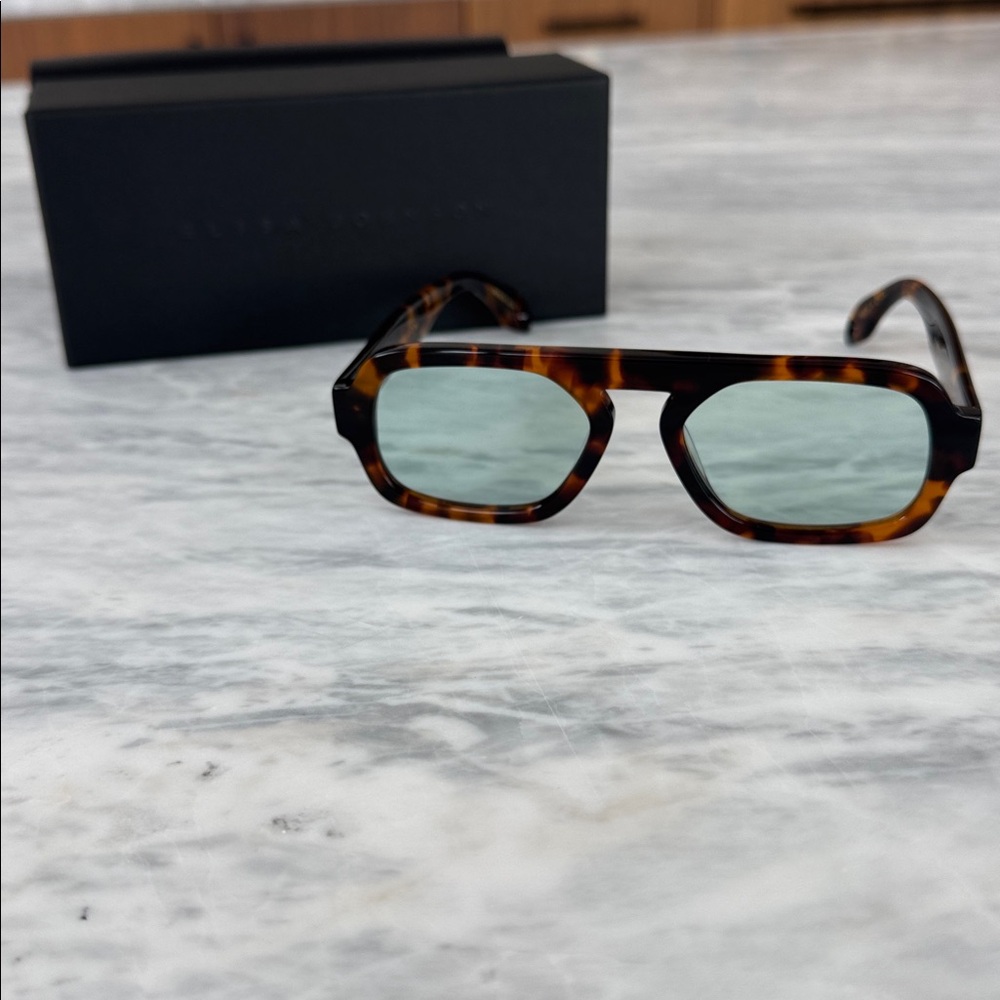 Elisa Johnson Mini Tortoise Shell Sunglasses NWT - image 3